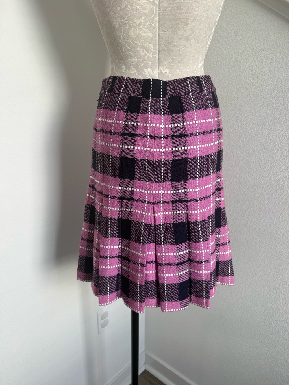 St. John Knit Collection Marie Gray Pink Pleated Skirt 4 Small skater - Picture 3 of 7